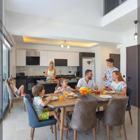 Berzan 4 Bedroom Private In Ovacik ヴィラ